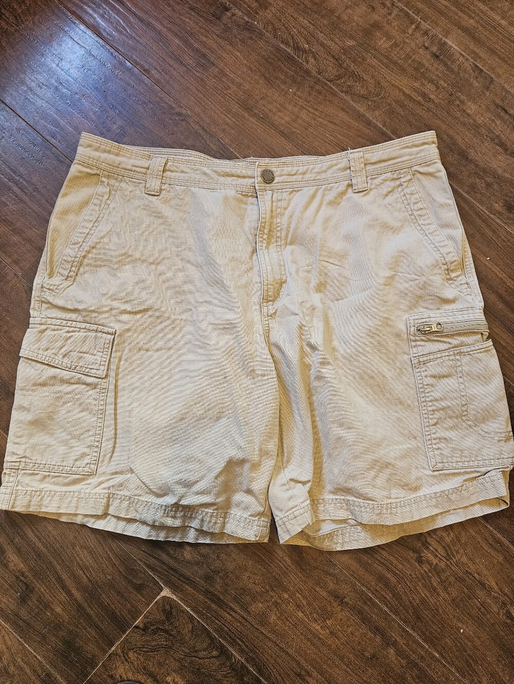 Men's Columbia Cargo Shorts Sz 38 Tan.  #22